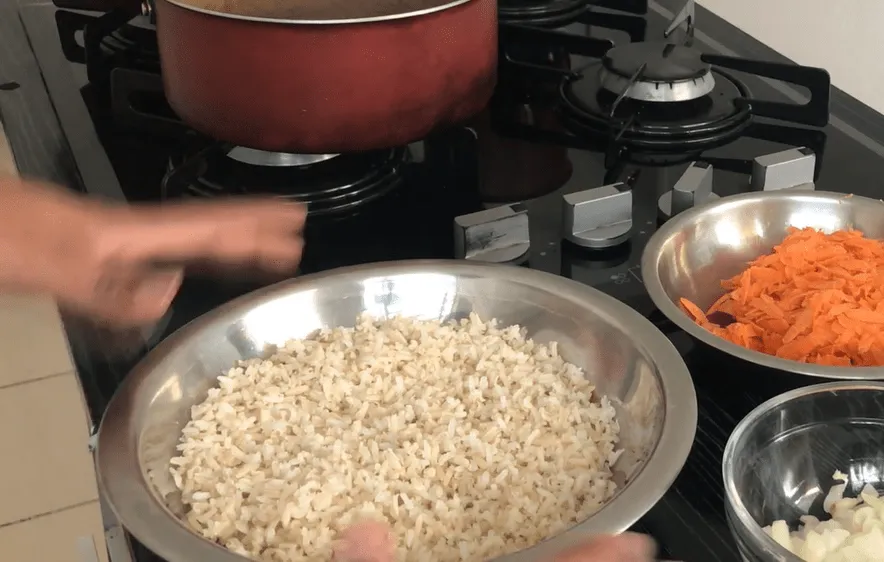 Arroz integral depois de uma noite de molho.