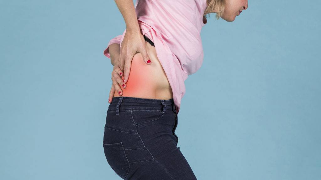 A dor lombar fica localizada na pra da coluna vertebral localizada entre o tórax e a bacia.