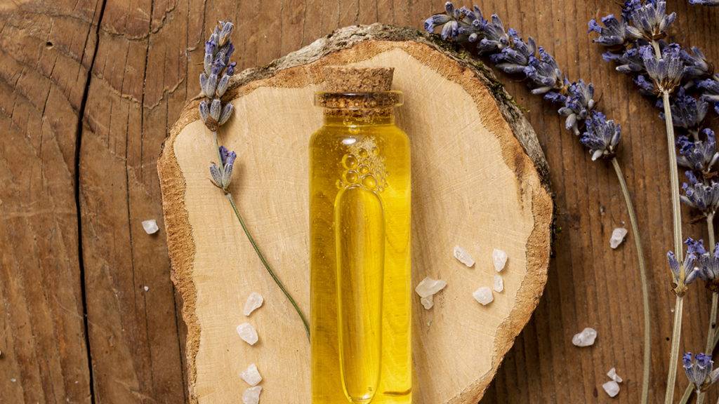 Frasco com óleo essencial para aromoterapia