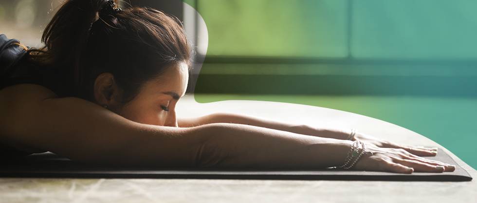 You are currently viewing Dor lombar: Conheça as 5 posturas de yoga para se livrar da dor.